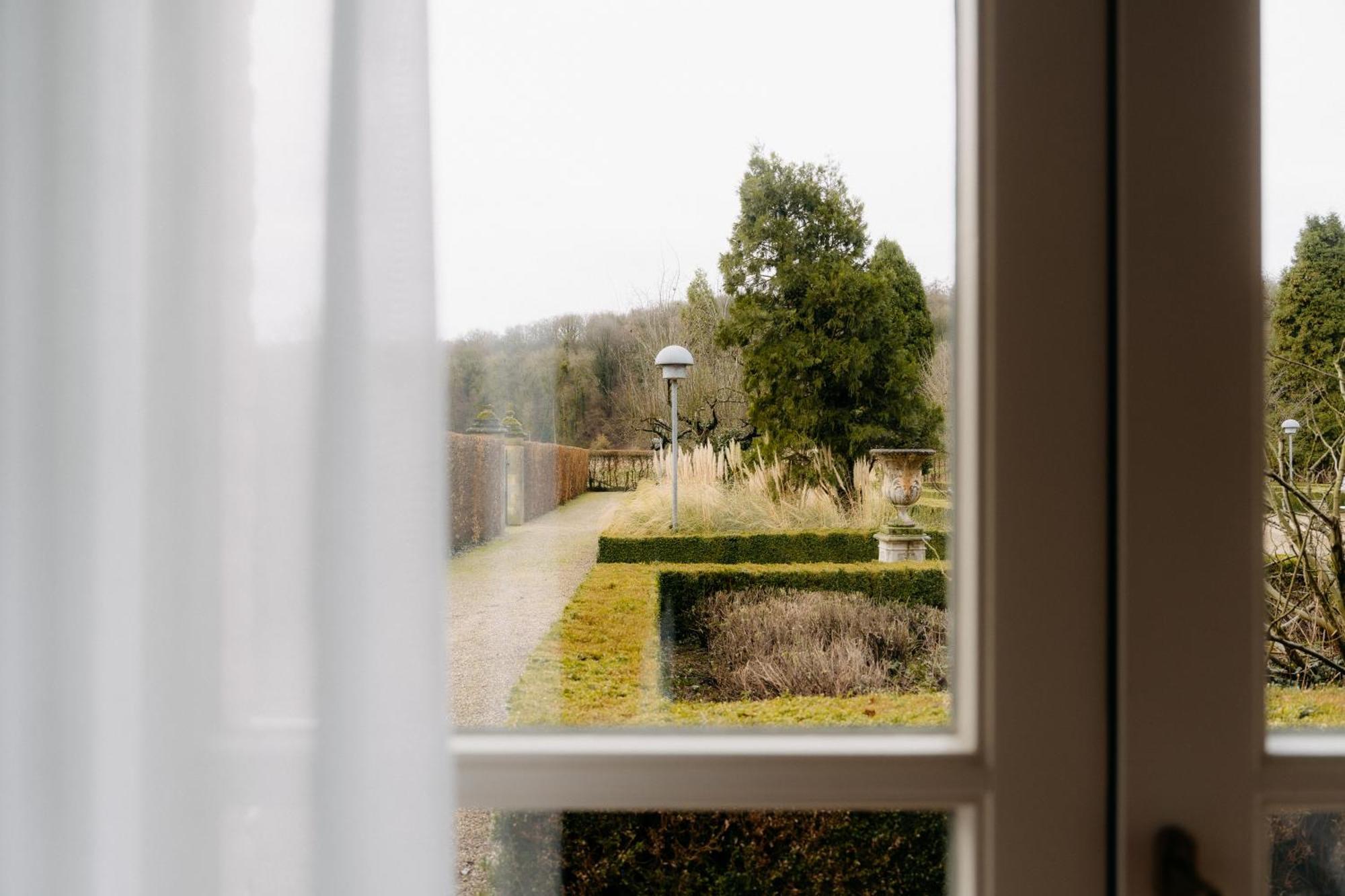 Château St. Gerlach Valkenburg aan de Geul Quarto foto View of the garden from the window of the house